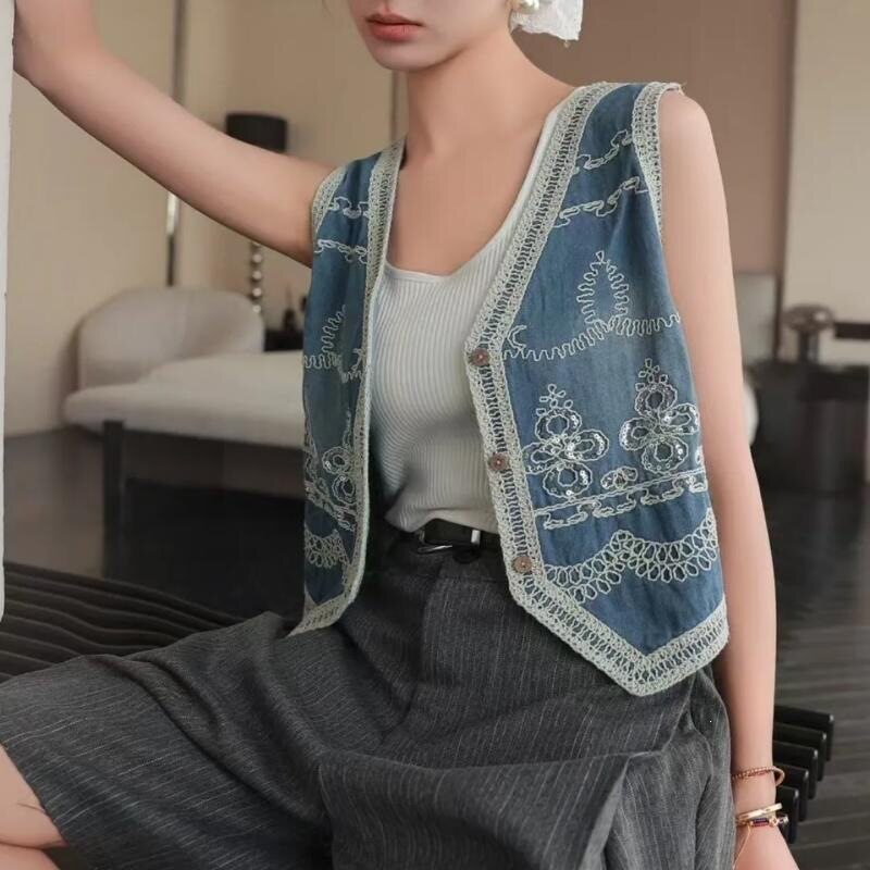 Embroidery Embellishments - Atasan Rompi Denim Berhias dengan Rompi